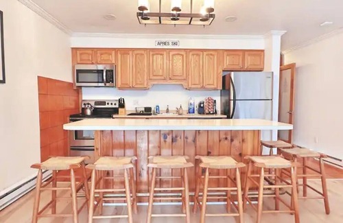 Hunter House | SPECTACULAR Hunter Mountain Views, INCREDIBLE LOCATION-2 minutes to slopes !