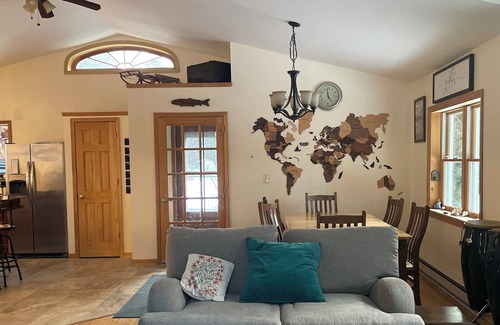 Lake Luzerne House | Spectacular kid friendly home 2 minutes to Luzerne beach, 10min to Lake George!