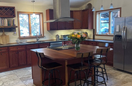 Lake Luzerne House | Spectacular kid friendly home 2 minutes to Luzerne beach, 10min to Lake George!