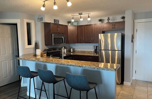 East Kootenay Condo | Spectacular Lake, Mountain, and Wetland View Condo 2BD + Den(w/door) Bunks