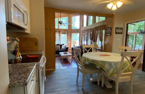 Hamlin House | SPECTACULAR LAKEFRONT HIDEOUT RESORT-A/C- SWIM+ GOLF-KAYAK-ROWBOAT-BEACH