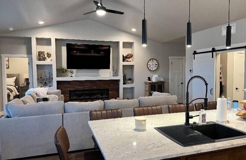Grand Junction House | Spectacular Mesa view 3 room home