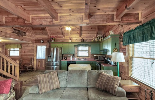 Pine Mountain Cabin | Spectacular mountain views and a hot tub!
