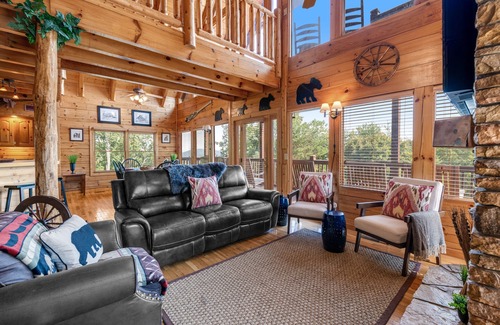 Gatlinburg - Pigeon Forge Cabin | Spectacular mountain views with furnished decks & newly refurbished living space