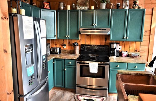 Helen Cabin | Spectacular Mountain View "Cloud 9" HotTub-PETS OK
