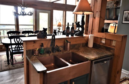 Helen Cabin | Spectacular Mountain View "Cloud 9" HotTub-PETS OK