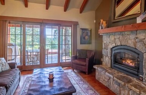 Tamarack Cottage | Spectacular Mountain Views | Private Patio / Hot Tub | Stone Fireplace