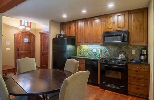 Tamarack Cottage | Spectacular Mountain Views | Private Patio / Hot Tub | Stone Fireplace