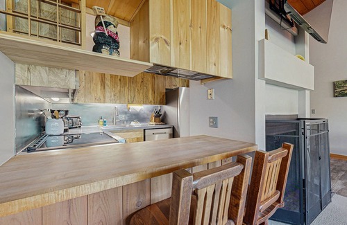 Lincoln Condo | Spectacular Mountain View Condo: Aquatic Facility & Ski Shuttle