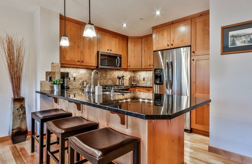 Canmore Condo | Spectacular Mountain views in Rundle Cliffs Lodge