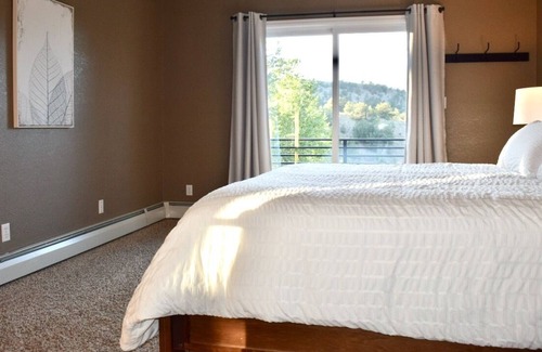 Salida House | Spectacular mountain views on Little Cotchetopa Creek