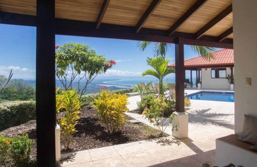 Ojochal House | Spectacular Ocean and Mountain Views in the hills above Ojochal