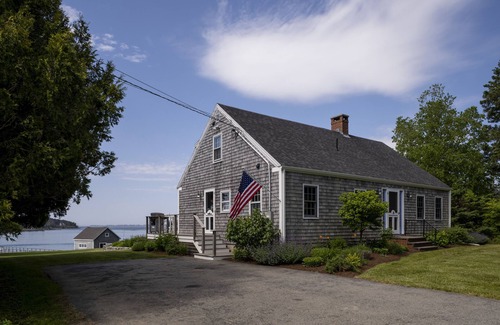 Saint George House | Spectacular Ocean Front home with 3 bedrooms, 2.5 bathrooms, Hot Tub