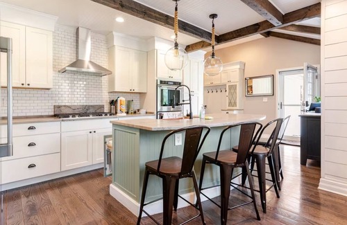 Springfield Cottage | Spectacular pool! 10 beds! Near Brass Pro