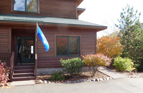 Beaver Bay House | Spectacular Retreat Right On Lake Superior Upscale Beautiful Decor'