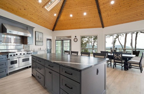 Big Canoe House | Spectacular Spacious Big Canoe Mountain Retreat with Amazing Views and Hot tub