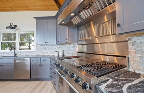 Big Canoe House | Spectacular Spacious Big Canoe Mountain Retreat with Amazing Views and Hot tub