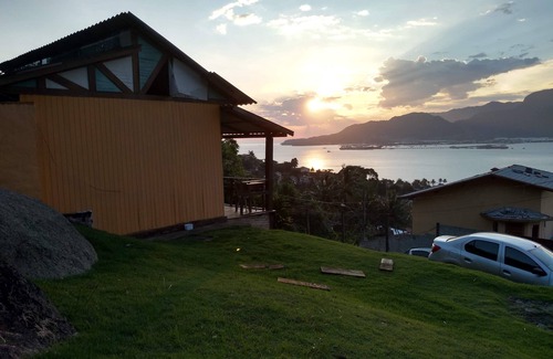 Morro da Cruz Ski Chalet | Spectacular Sunset View