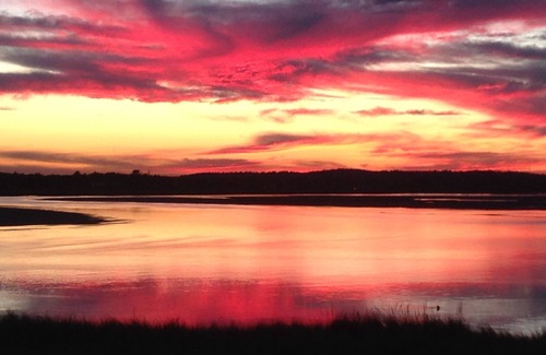 Prides Crossing House | Spectacular Sunsets And Private Beach In A Nantucket Style Summer Cottage.