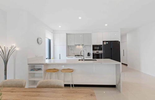 Redcliffe Apartment | "Spectacular Suttons Beach" - Redcliffe Q 4020