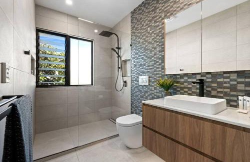Coolum Beach Apartment | SPECTACULAR THREE BAYS