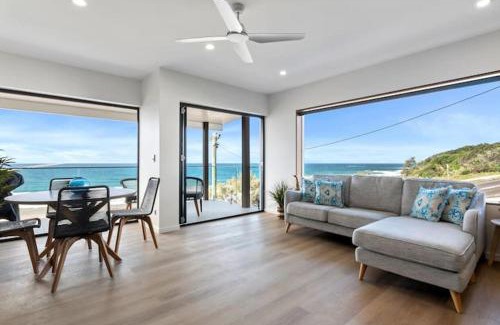 Coolum Beach Apartment | SPECTACULAR THREE BAYS