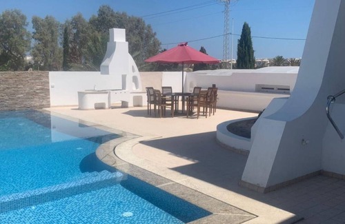 Mezraia Villa | Spectacular Tunisian Villa w/pool- 5 min walk from the beach, Palm Cafe, Casino
