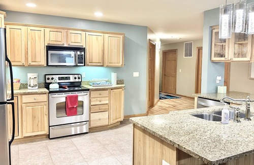 Arkdale Condo | Spectacular Updated Condo at Northern Bay Resort.