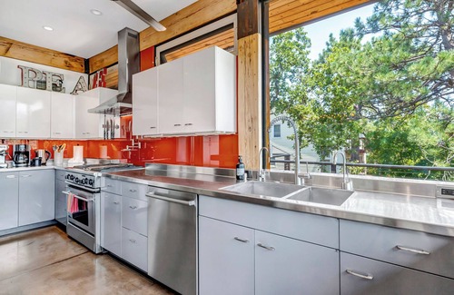 Cheyenne Canyon House | Spectacular Views - Stunning Modern Broadmoor Home