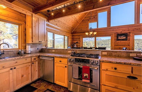 San Juan River Village Cabin | Spectacular Views, Hot Tub, Close to Wolf Creek & San Juan River