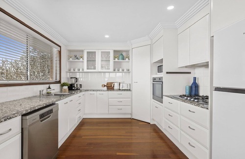 Emerald Beach House | Spectacular views without the huge price tag! Walk
