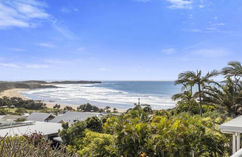 Emerald Beach House | Spectacular views without the huge price tag! Walk