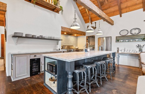 Cambria House | Spectacular Views on 160 Acre Stunning Ranch House