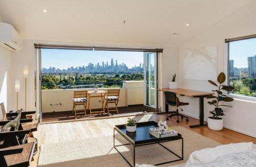 St Kilda Apartment | Spectacular views over Albert Park