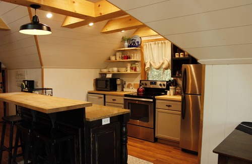 Annandale Cabin | Spectacular views-sleeps 10