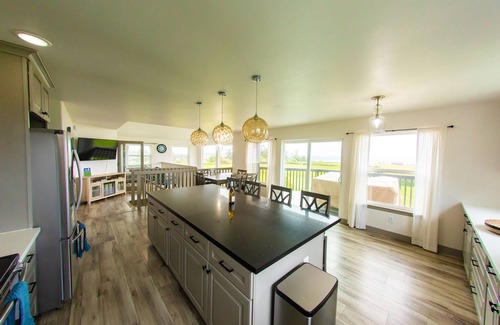 Oak Harbor House | Spectacular Villa on 5 Acre Hill, Panoramic NW Mountains/Sound Views. Sauna,Spa!