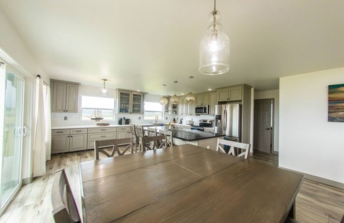 Oak Harbor House | Spectacular Villa on 5 Acre Hill, Panoramic NW Mountains/Sound Views. Sauna,Spa!