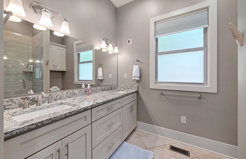 Chimney Rock House | Spectacular Waterfall Views! Chimney Rock Cottage - EV Charger
