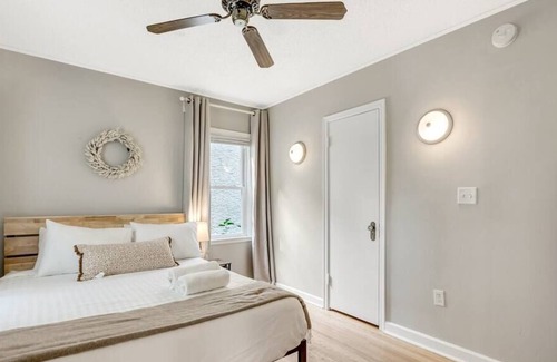 Midway House | Spectacular Zenful 4BR Home/Free WiFi/Location!