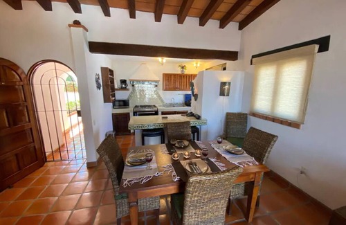 Emiliano Zapata Villa | Spectacular Zona Romántica 2BR 2BA condo 3 blocks to beach, Pool, AC, Fitness