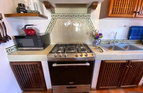 Emiliano Zapata Villa | Spectacular Zona Romántica 2BR 2BA condo 3 blocks to beach, Pool, AC, Fitness