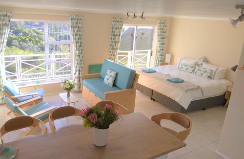 Muizenberg Apartment | Spectrum of views near Muizenberg