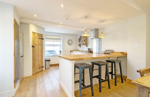 Birdham Cottage | Spence Cottage, Birdham - a cottage that sleeps 5 guests in 2 bedrooms