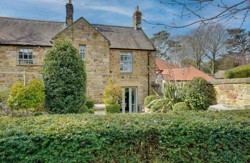 Alnmouth House | Spence Lodge: Beautiful 2-Bedroom Stone Cottage