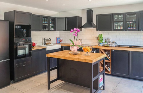 Gignac-la-Nerthe House | Spend a relaxing vacation in the cottage with pool.
