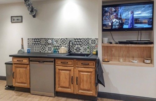 Vicdessos House | Spend a relaxing vacation with wonderful mountain views in this inviting vacation home!