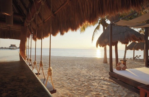 Puerto Juarez Apartment | Spend New Years in a Beautiful 5 Star Beach Resort!