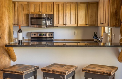Powder Ridge Cabin | Spend the Holidays in Big Sky! Ski-in, Ski-out Mountain Cabin with Hot Tub!