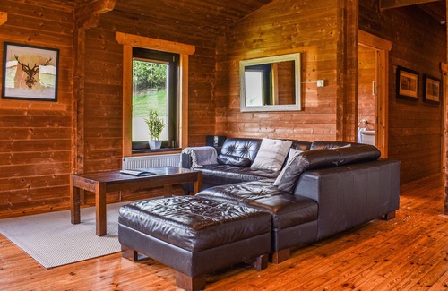 Exebridge Cottage | Spend time with loved ones at Heron Lodge, with picturesque views and wonderful accommodation, you w