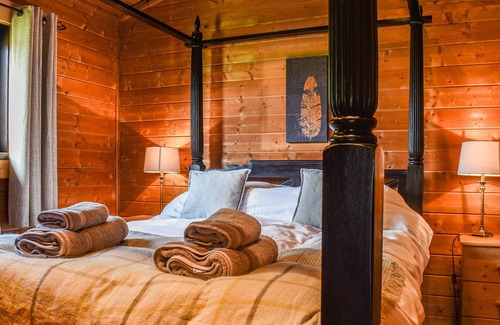 Exebridge Cottage | Spend time with loved ones at Heron Lodge, with picturesque views and wonderful accommodation, you w